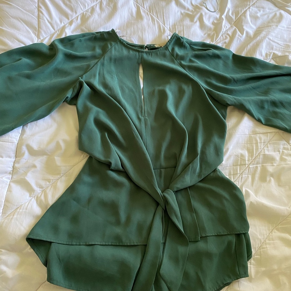 WORN ONCE WOMENS GREEN ROMPER